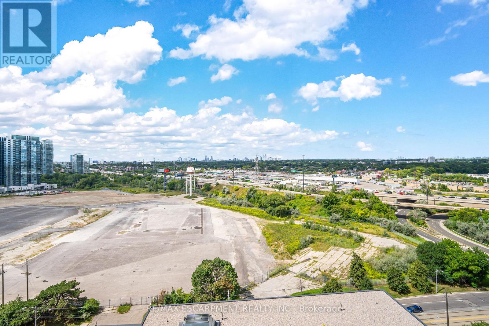 Photo 34 of 1708 38 Annie Craig Drive, Toronto ON