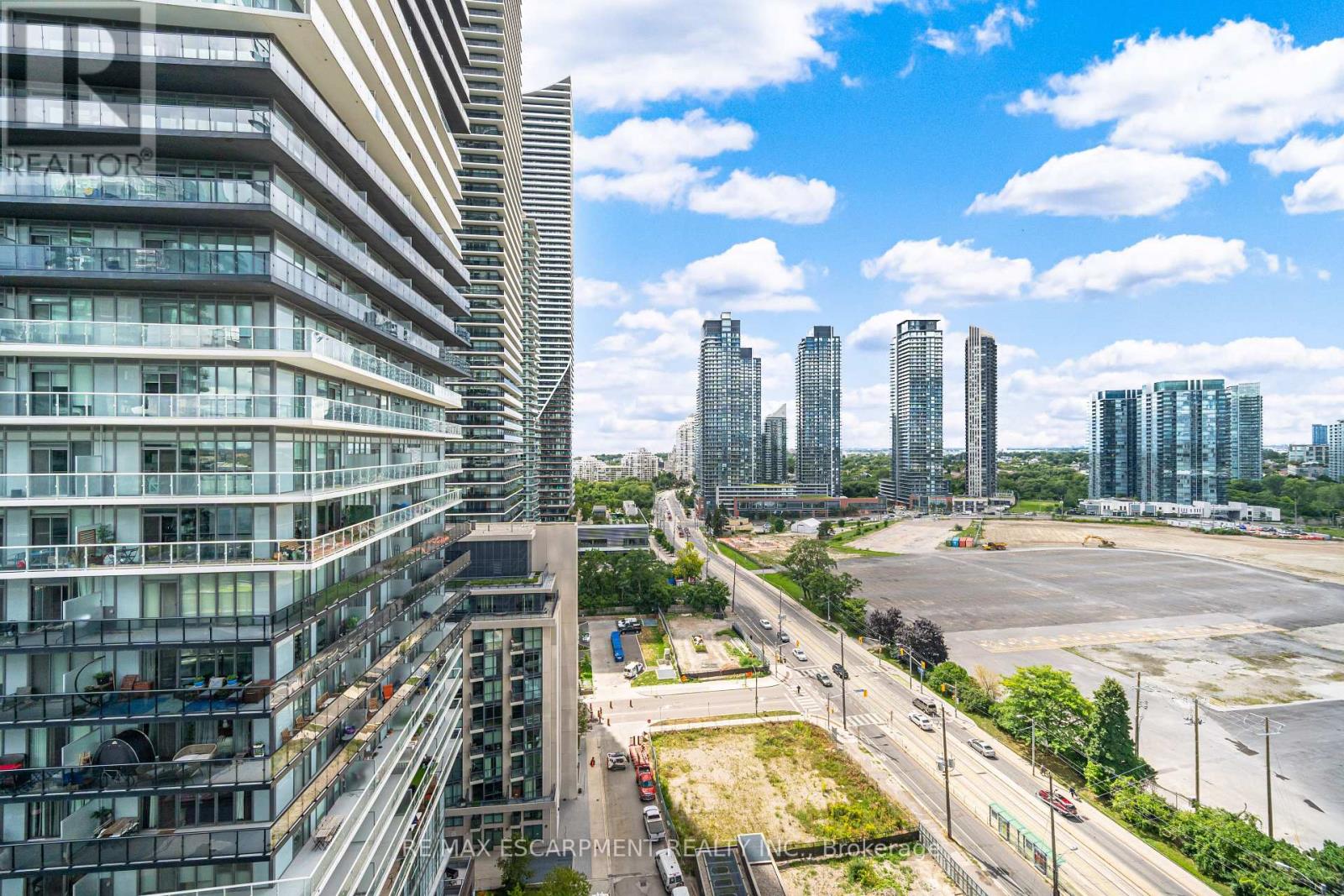 Photo 35 of 1708 38 Annie Craig Drive, Toronto ON