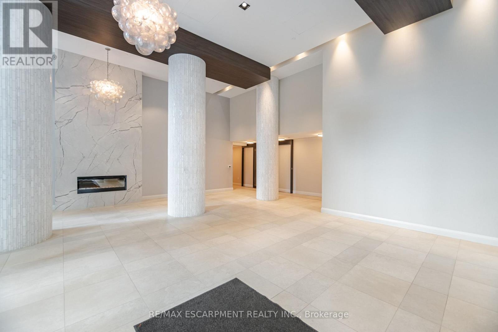 Photo 5 of 1708 38 Annie Craig Drive, Toronto ON