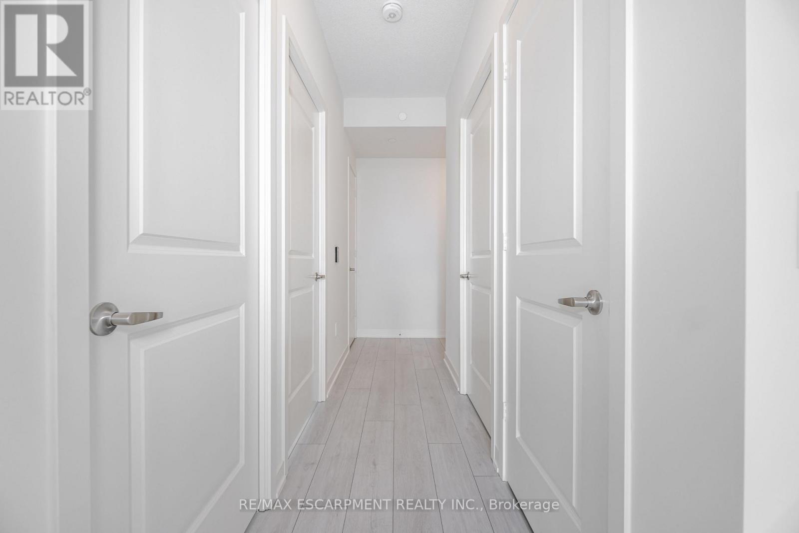 Photo 8 of 1708 38 Annie Craig Drive, Toronto ON