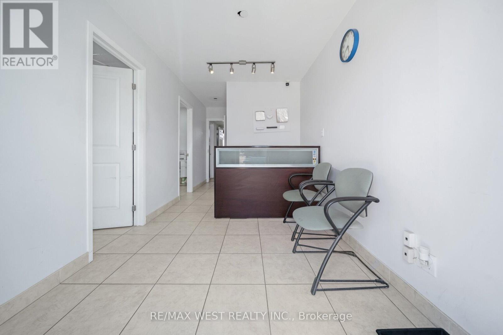 Photo 10 of 19 1662 Bonhill Road, Mississauga ON