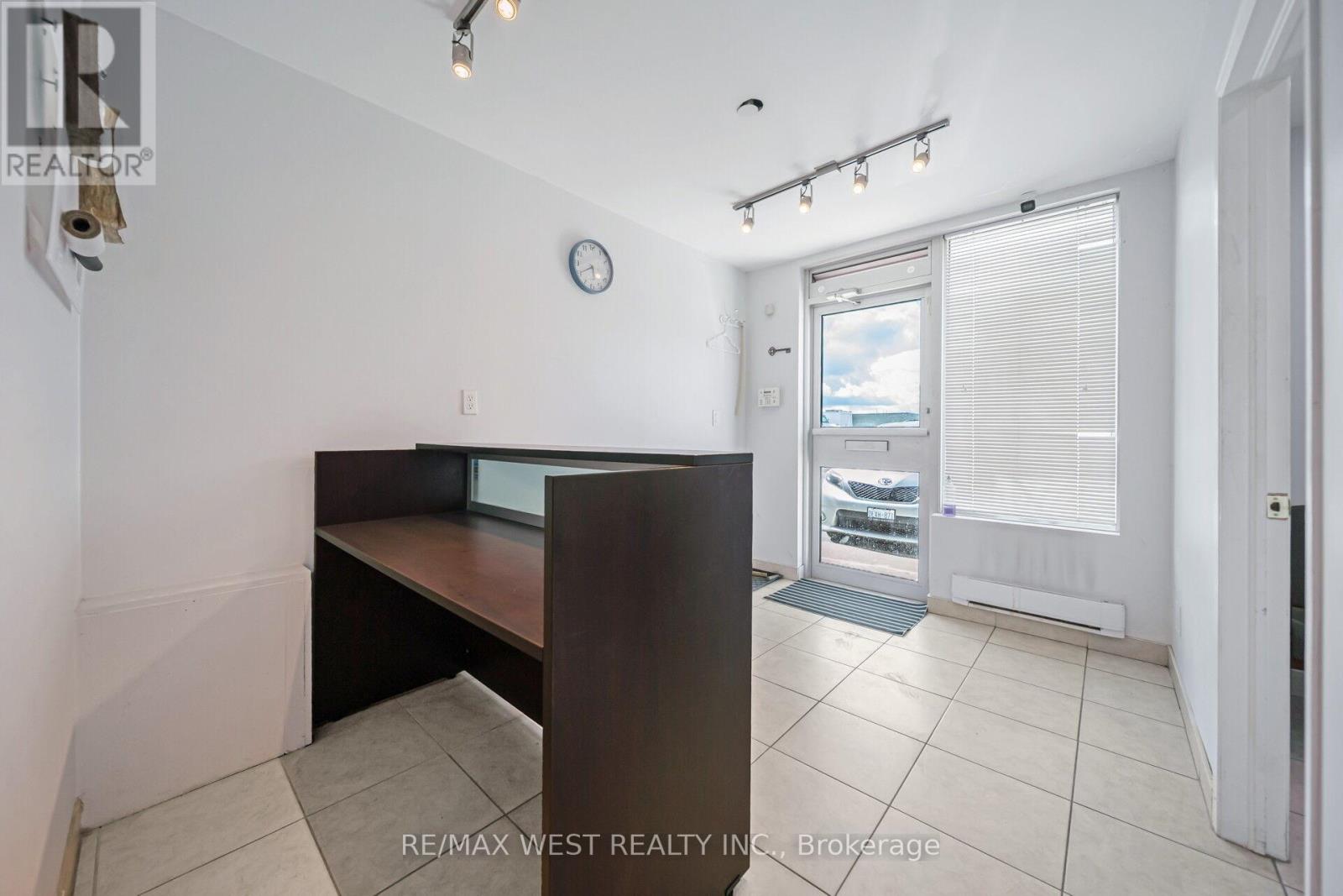 Photo 11 of 19 1662 Bonhill Road, Mississauga ON