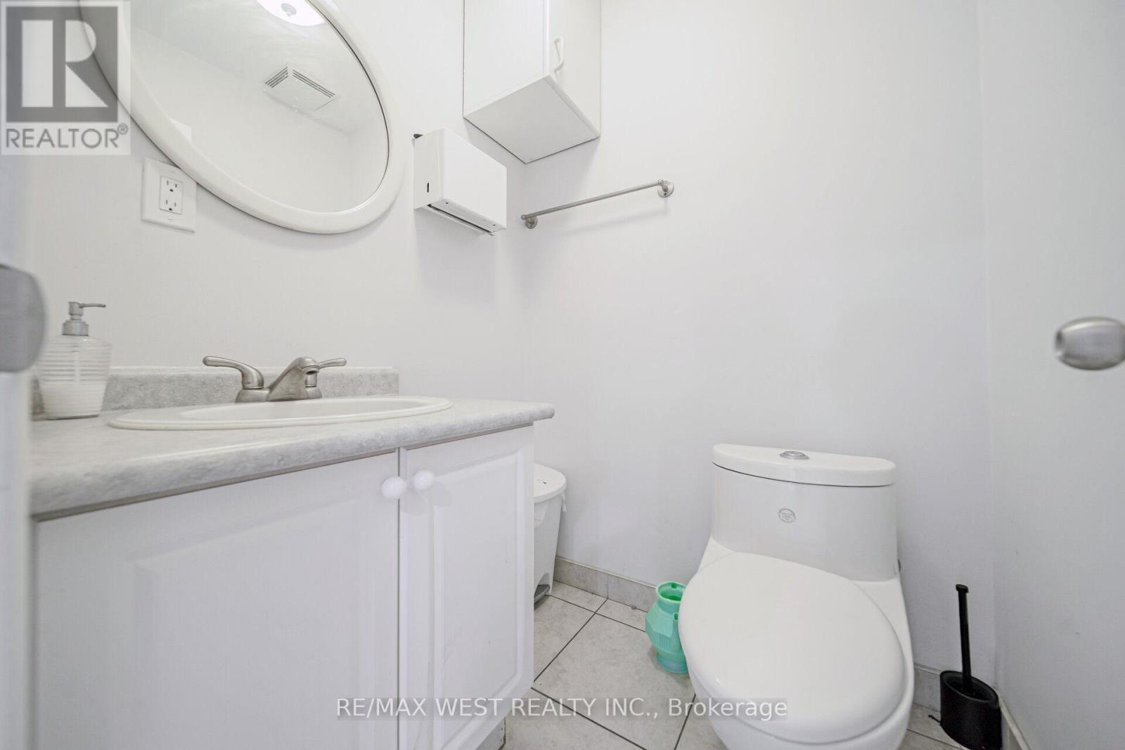 Photo 13 of 19 1662 Bonhill Road, Mississauga ON
