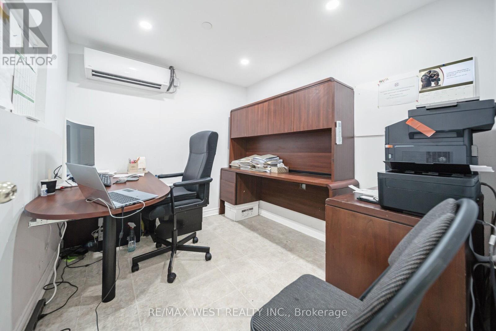 Photo 15 of 19 1662 Bonhill Road, Mississauga ON