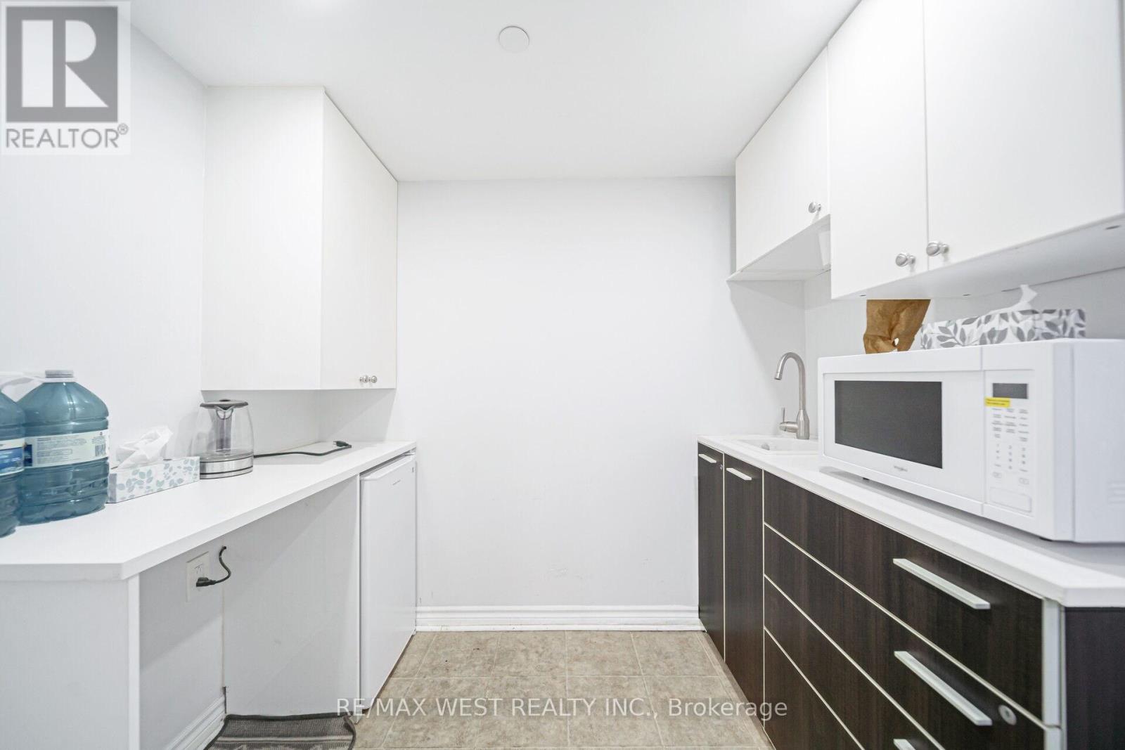 Photo 17 of 19 1662 Bonhill Road, Mississauga ON