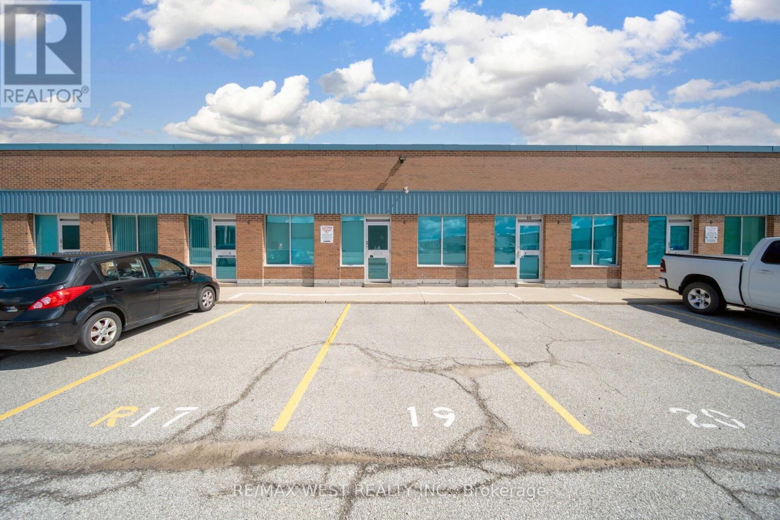Photo 2 of 19 1662 Bonhill Road, Mississauga ON