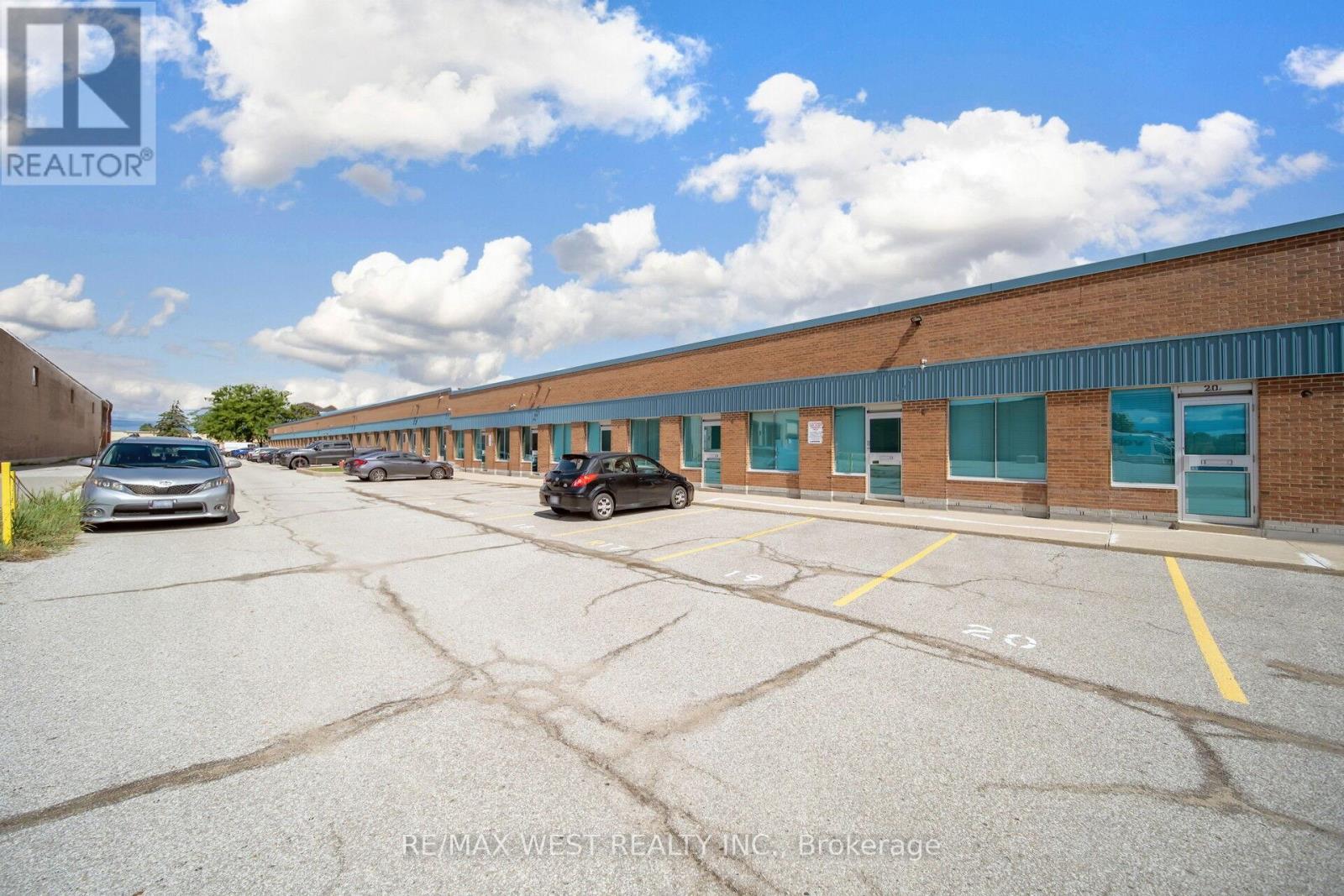 Photo 7 of 19 1662 Bonhill Road, Mississauga ON
