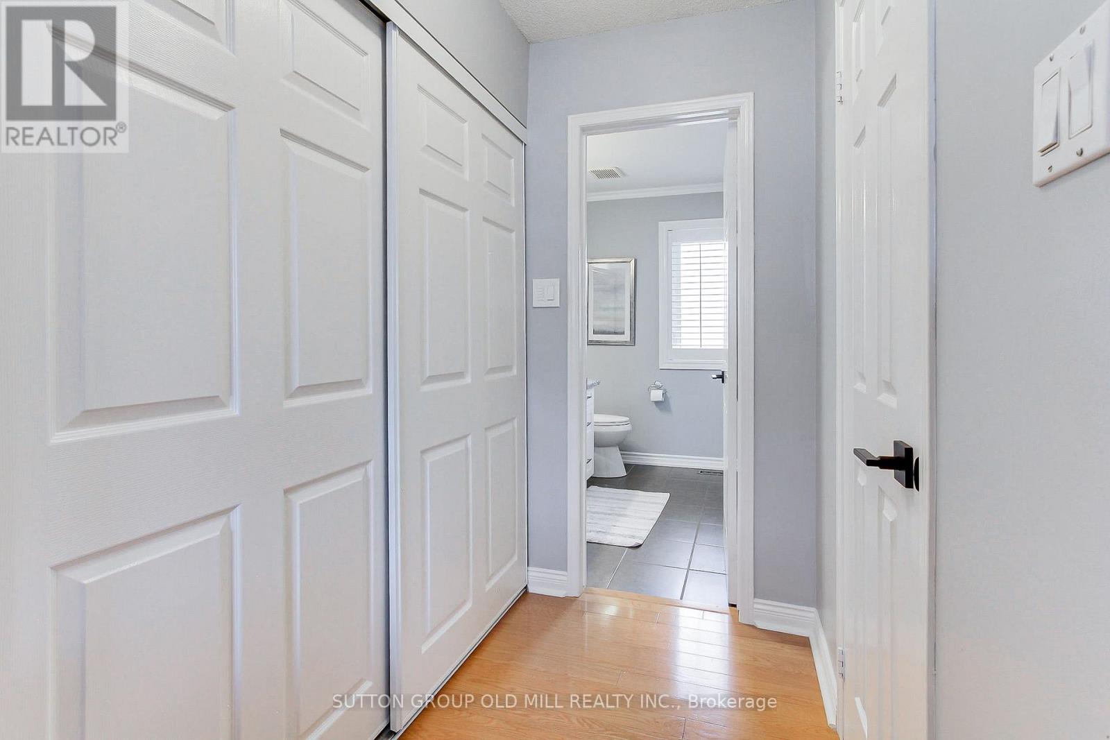 Photo 24 of 3126 Oakview Road, Mississauga ON