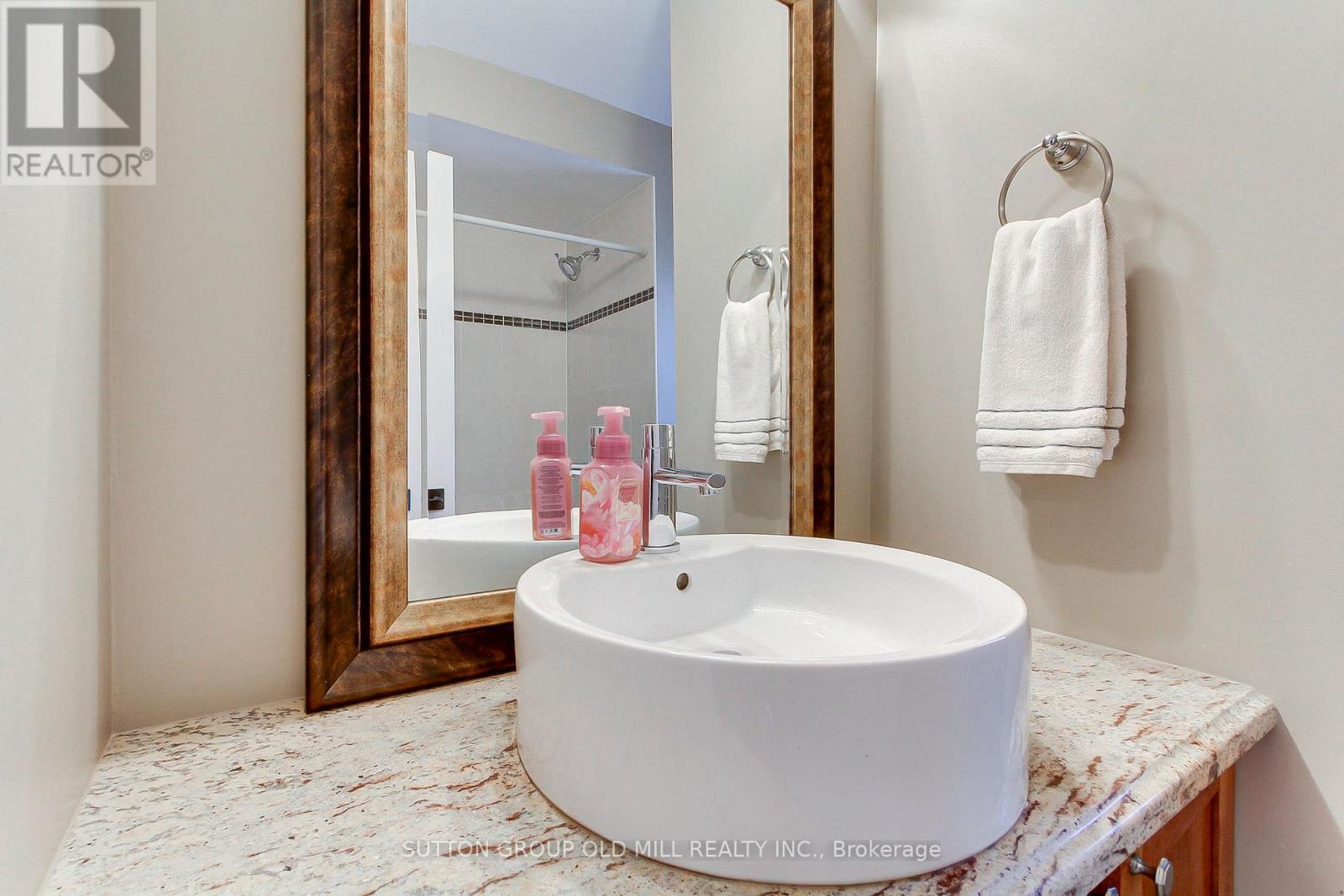 Photo 32 of 3126 Oakview Road, Mississauga ON