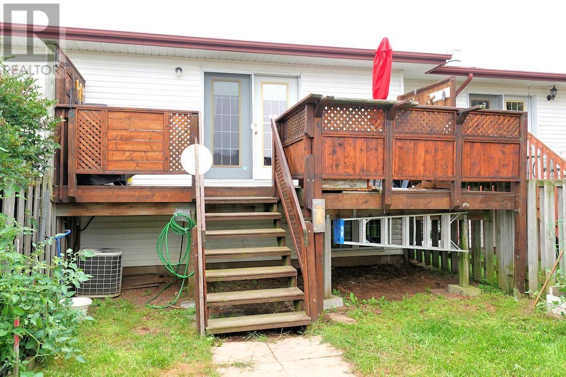 Photo 2 of 274 Caribou Crescent, Thunder Bay ON