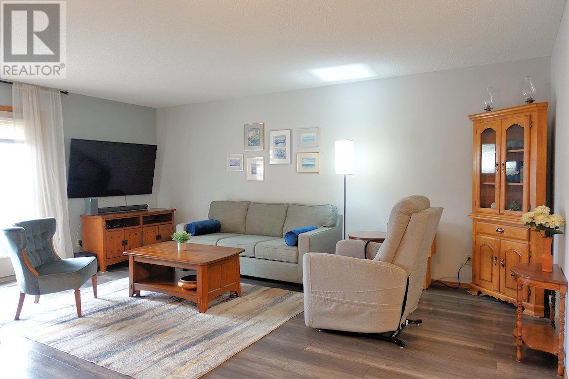 Photo 5 of 274 Caribou Crescent, Thunder Bay ON