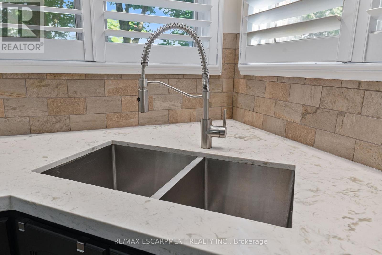 Photo 12 of 17 Kintyre Court, Haldimand ON