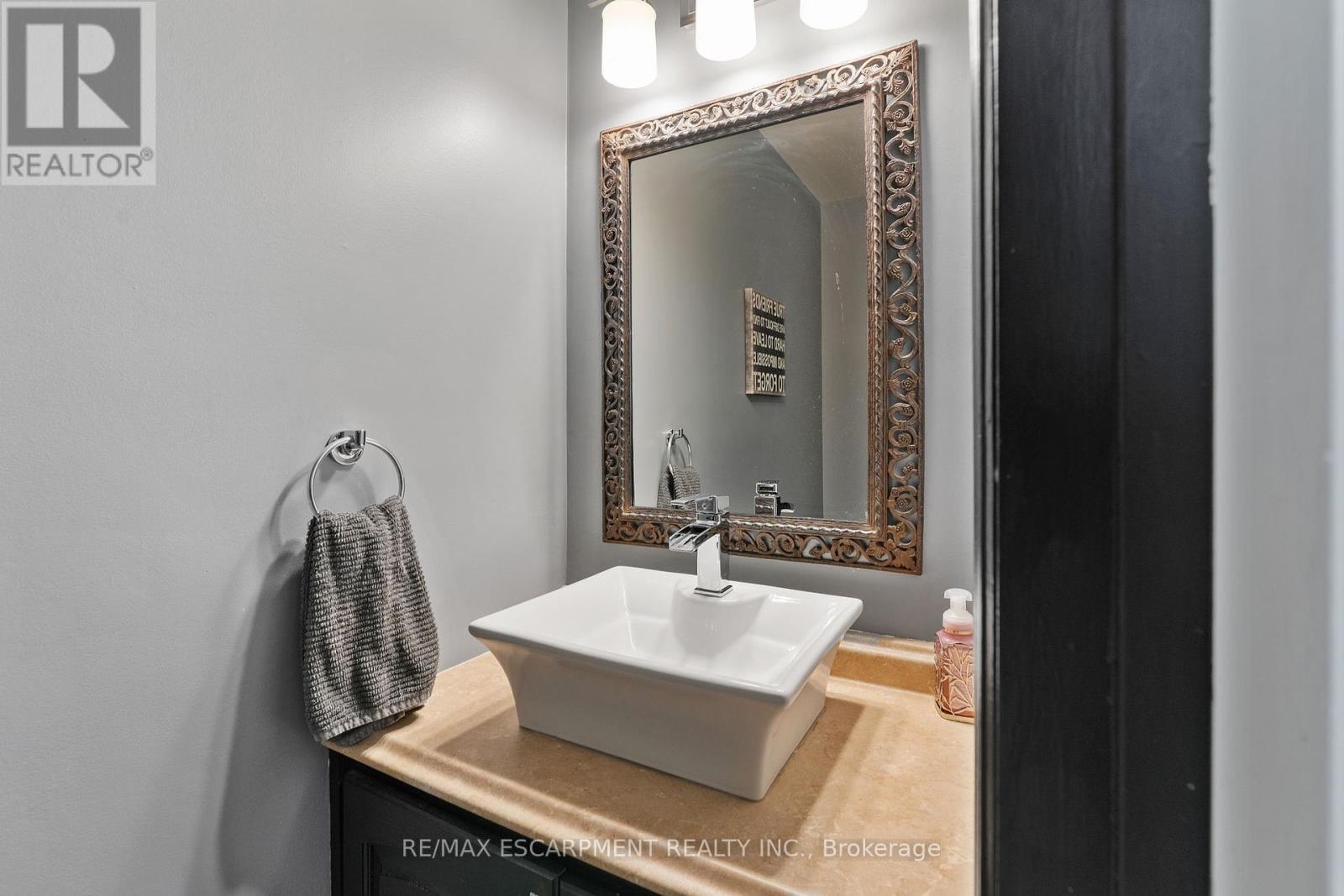 Photo 18 of 17 Kintyre Court, Haldimand ON