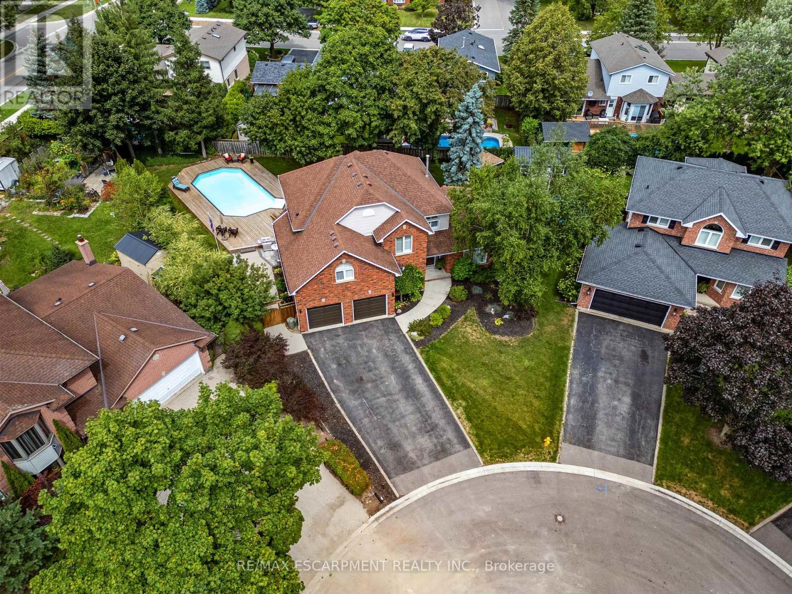 Photo 2 of 17 Kintyre Court, Haldimand ON