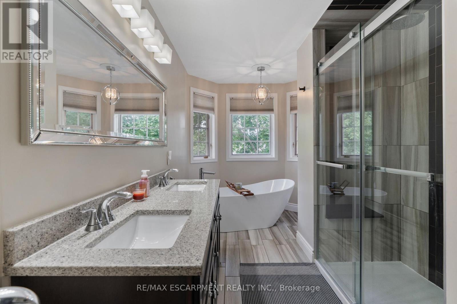 Photo 21 of 17 Kintyre Court, Haldimand ON
