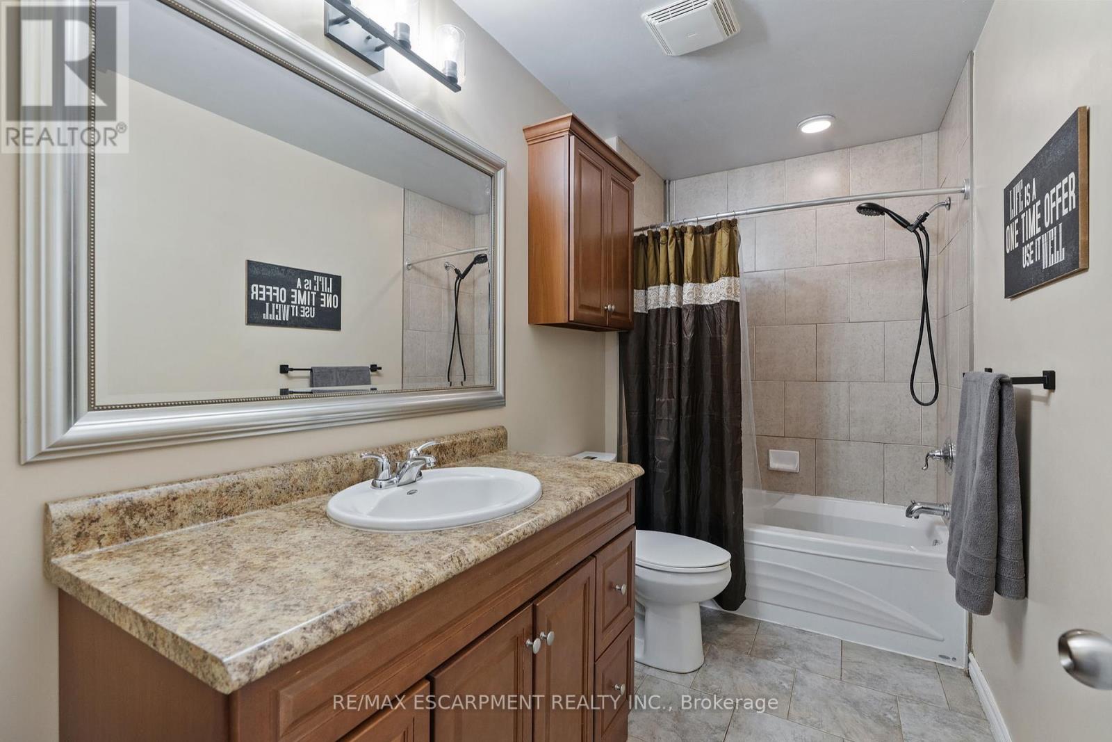 Photo 31 of 17 Kintyre Court, Haldimand ON