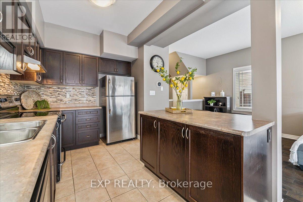 Photo 10 of 39 6 Chestnut Drive, Grimsby ON