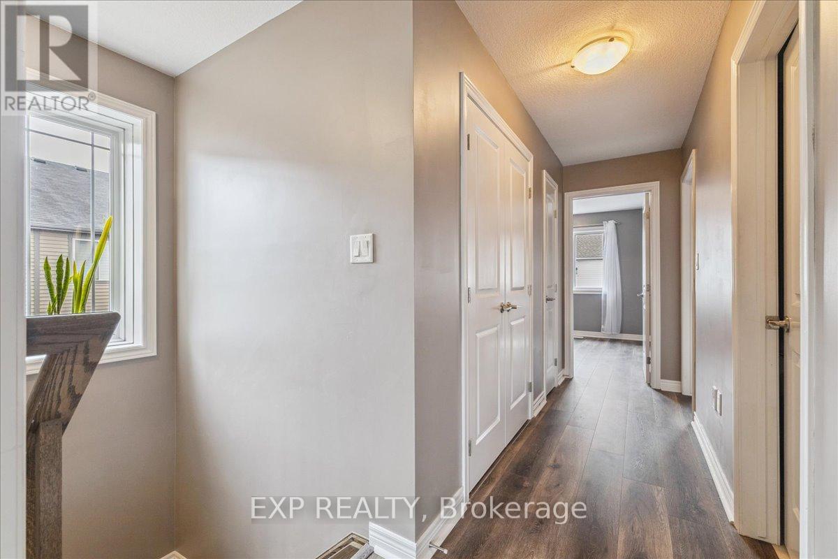Photo 12 of 39 6 Chestnut Drive, Grimsby ON