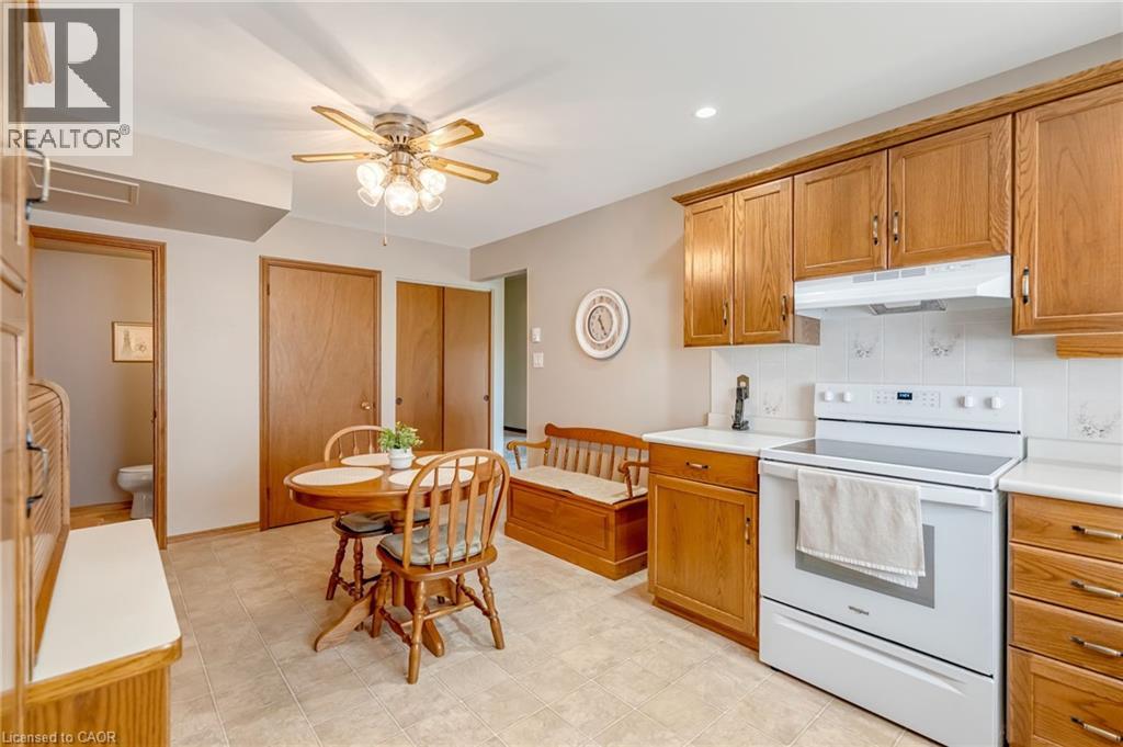 Photo 11 of 30 Oakhill Drive Unit A, Brantford ON