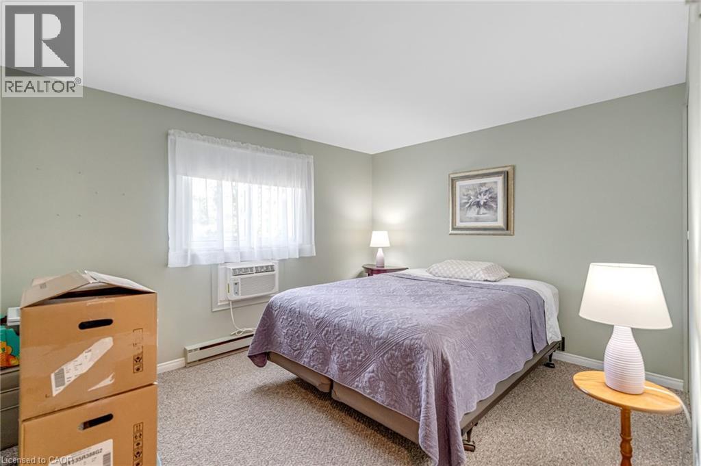 Photo 15 of 30 Oakhill Drive Unit A, Brantford ON