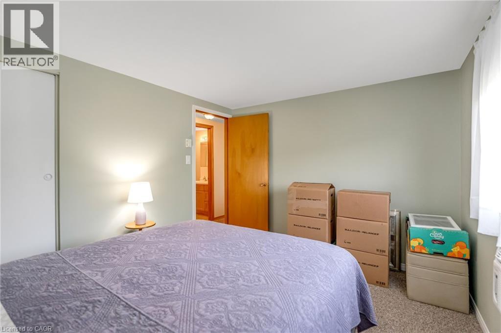 Photo 16 of 30 Oakhill Drive Unit A, Brantford ON