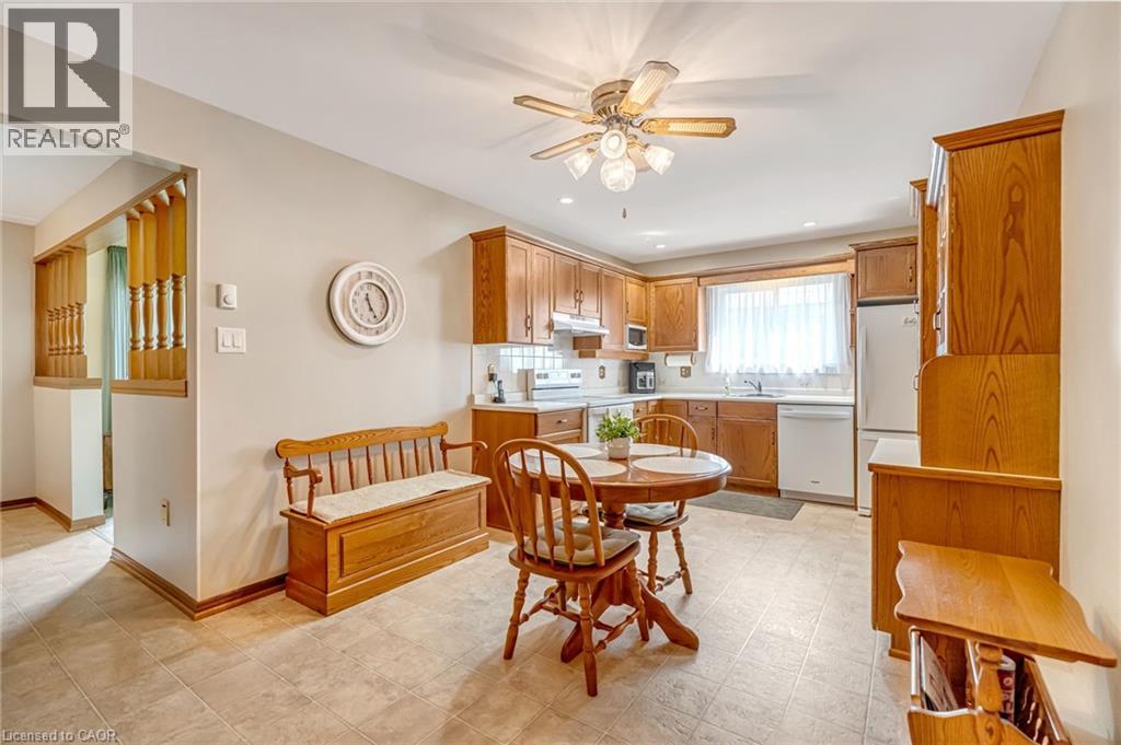 Photo 10 of 30 Oakhill Drive Unit A, Brantford ON