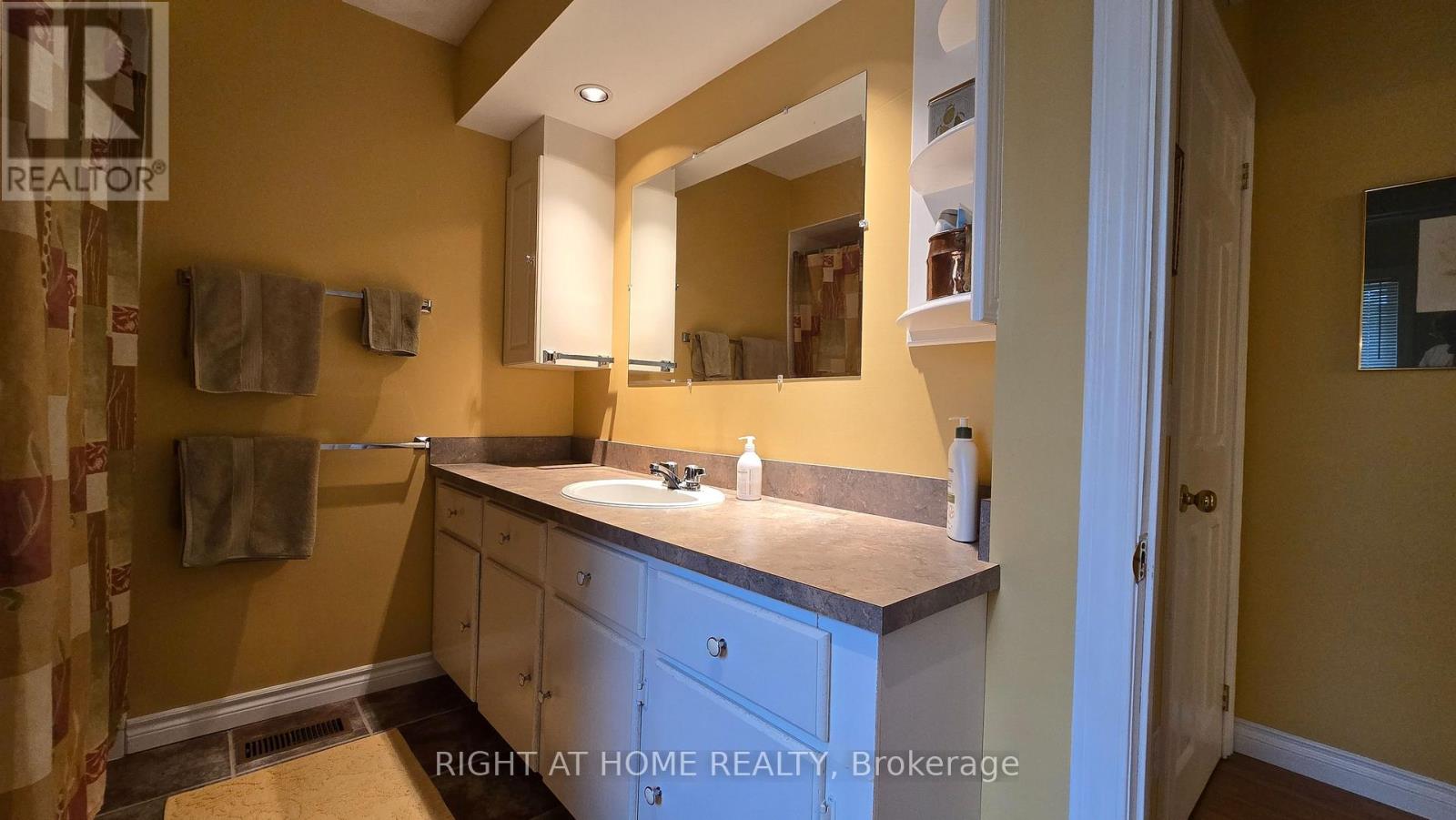 Photo 18 of 31 Portage Road, Kawartha Lakes ON