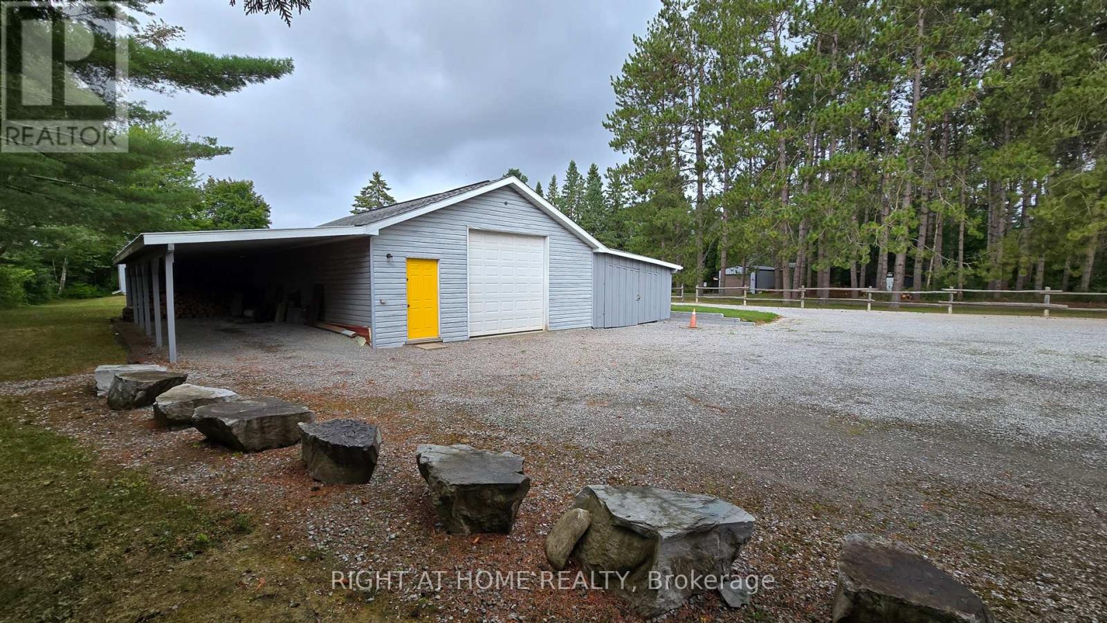 Photo 3 of 31 Portage Road, Kawartha Lakes ON