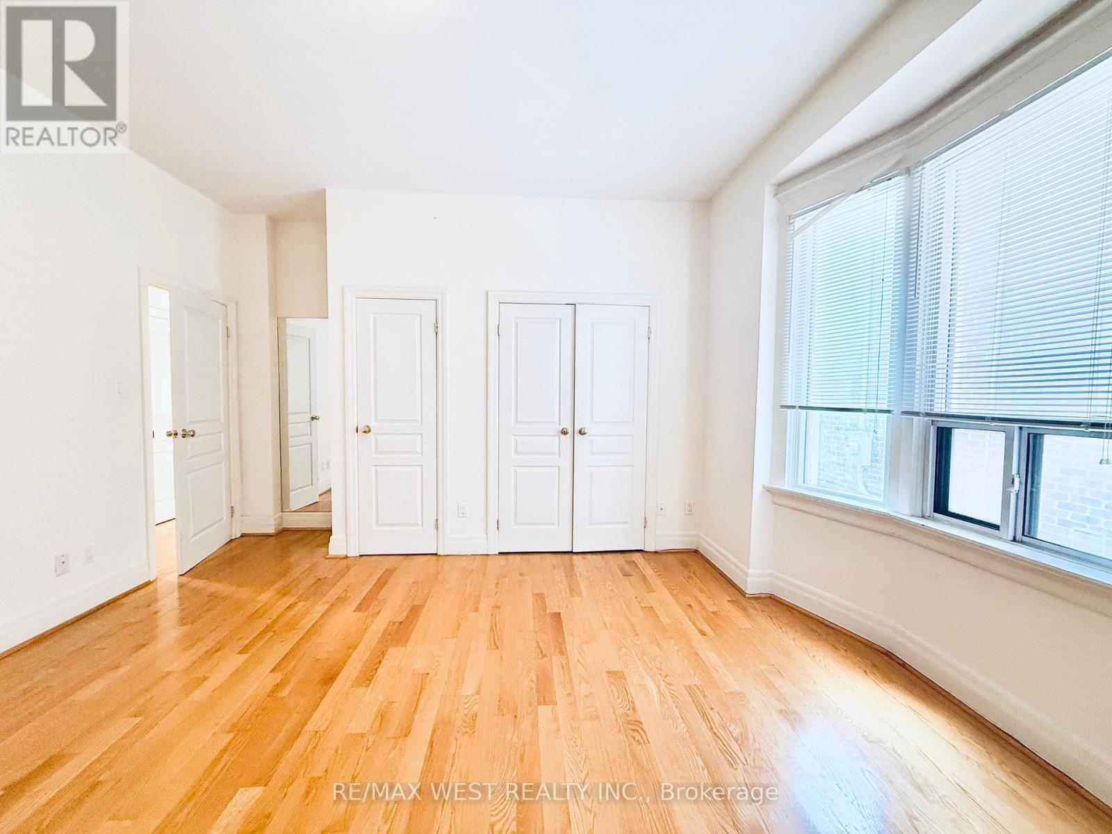 Photo 8 of 1 12 Foxbar Road, Toronto ON