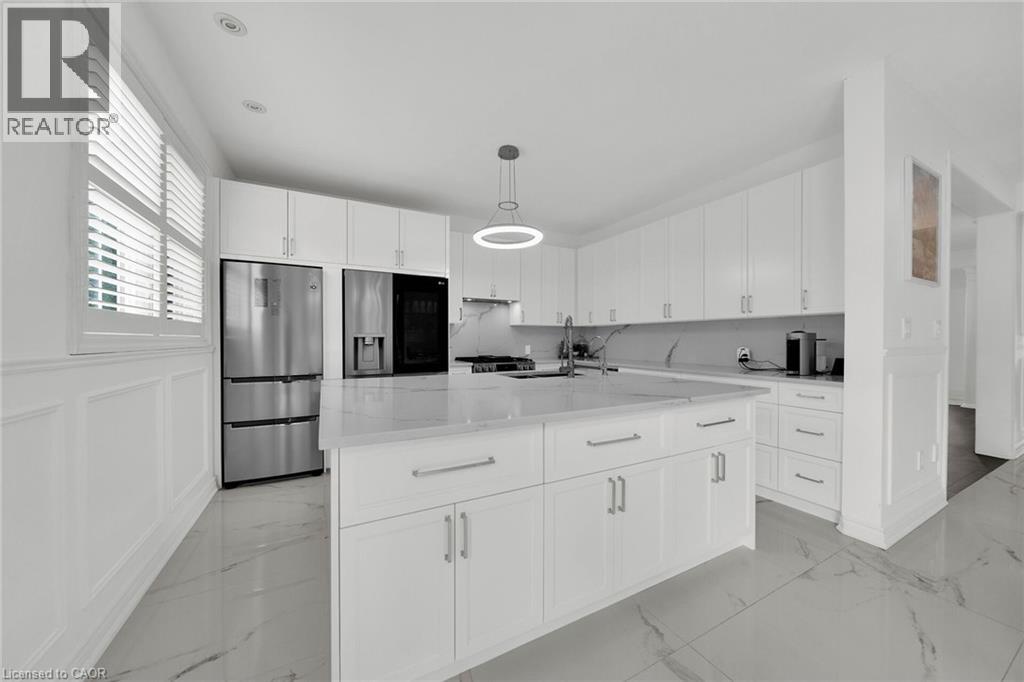 Photo 14 of 48 Montreal Circle, Hamilton ON