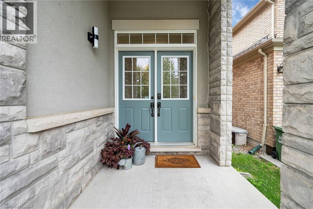 Photo 3 of 48 Montreal Circle, Hamilton ON