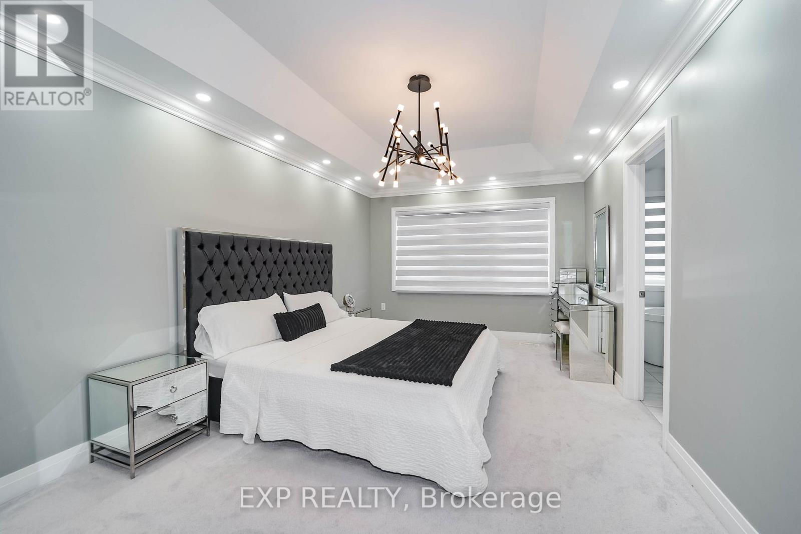 Photo 18 of 25 Christine Elliott Avenue, Whitby ON