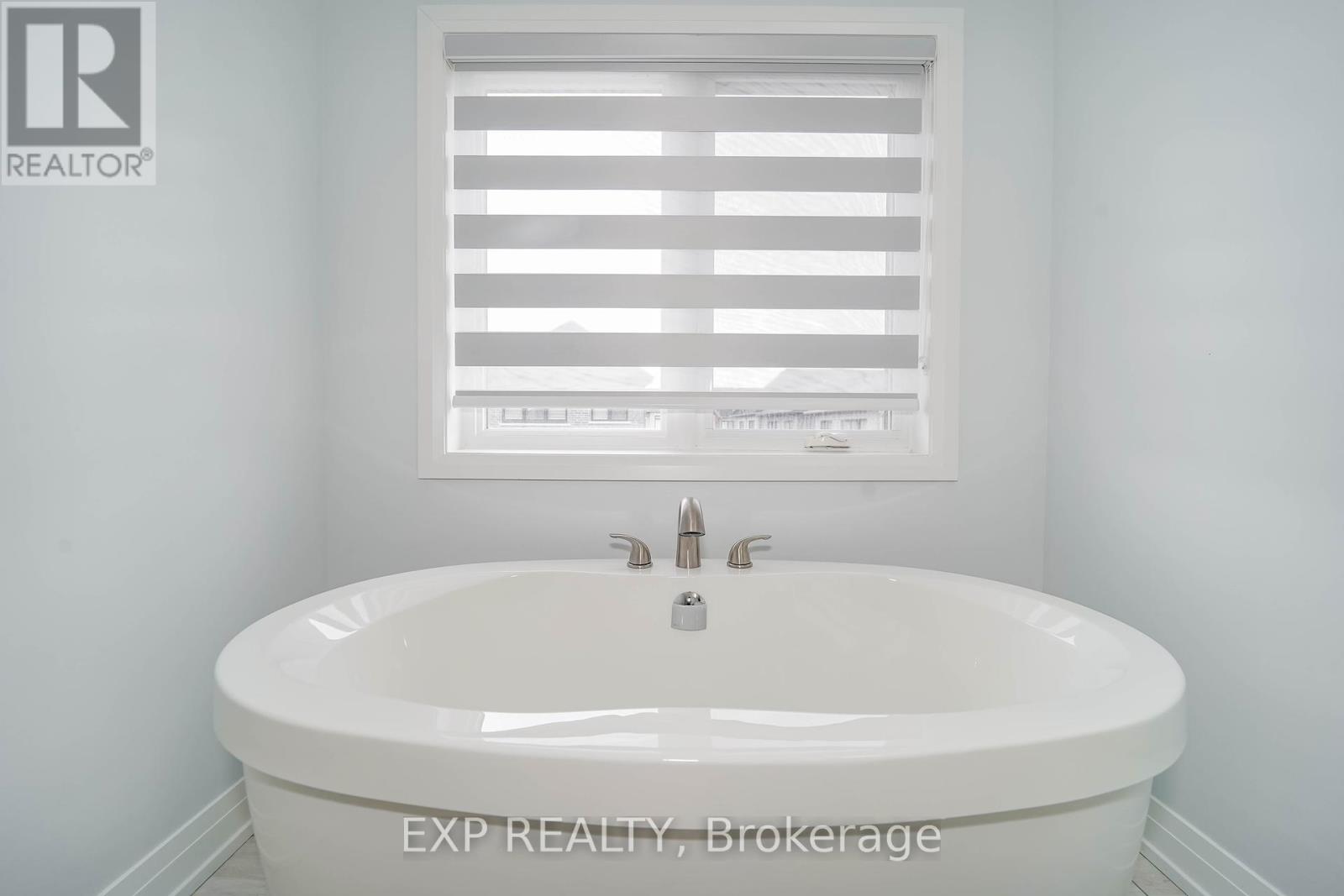 Photo 23 of 25 Christine Elliott Avenue, Whitby ON