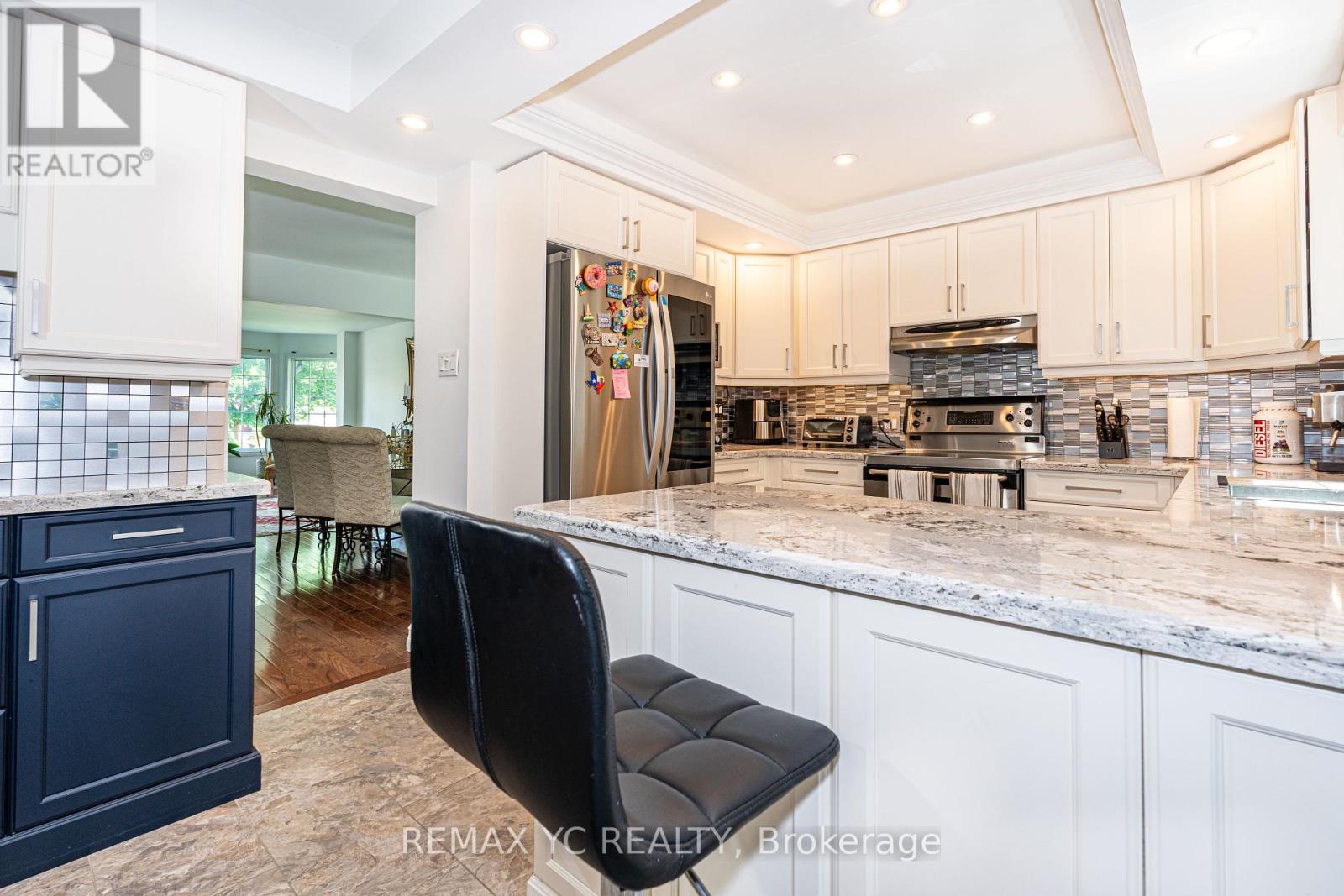 Photo 10 of 67 Fern Valley Crescent, Richmond Hill ON