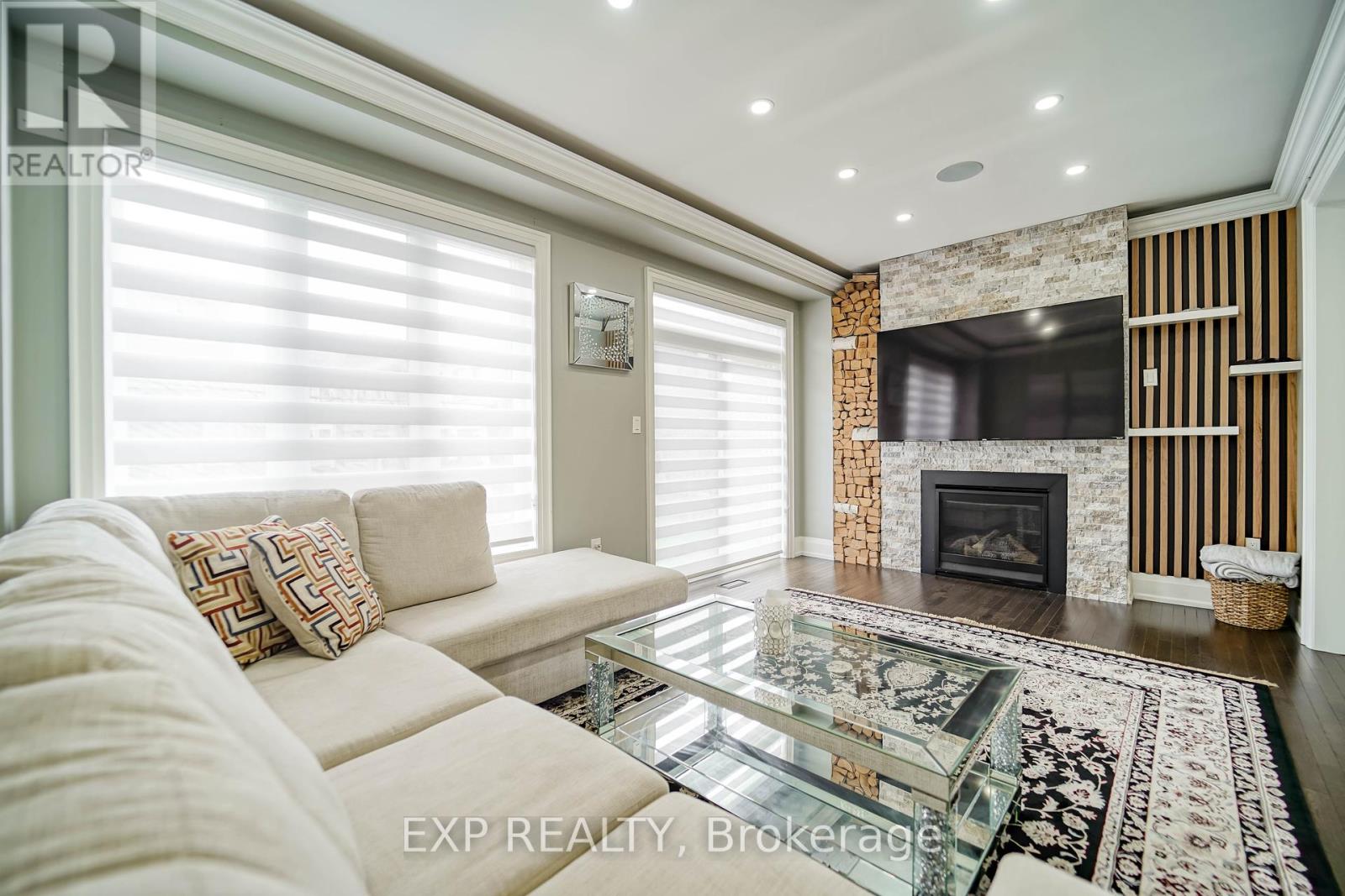 Photo 8 of 25 Christine Elliott Avenue, Whitby ON