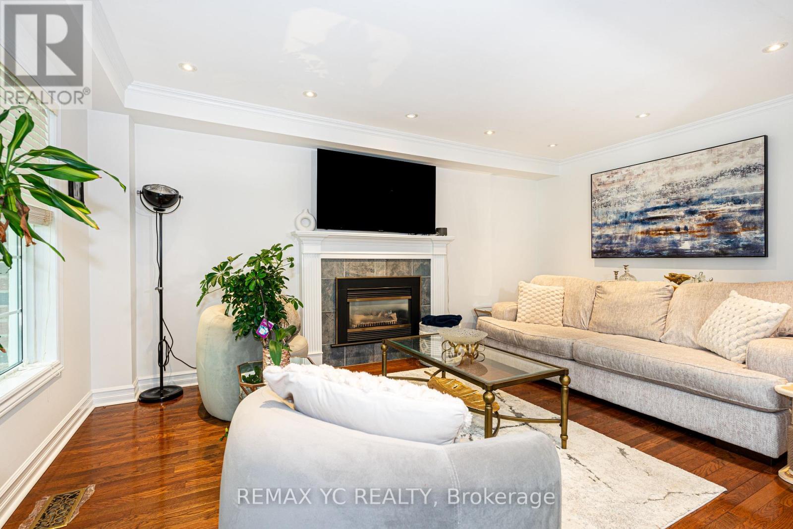Photo 13 of 67 Fern Valley Crescent, Richmond Hill ON