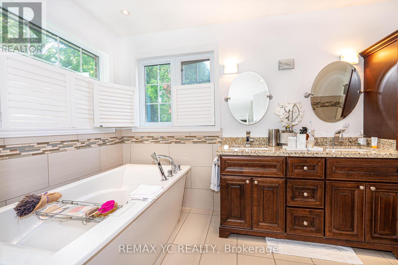 Photo 19 of 67 Fern Valley Crescent, Richmond Hill ON