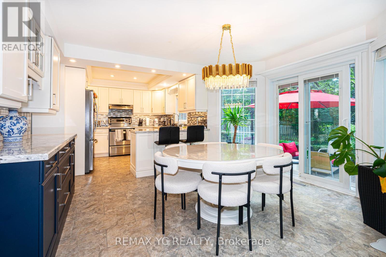 Photo 9 of 67 Fern Valley Crescent, Richmond Hill ON