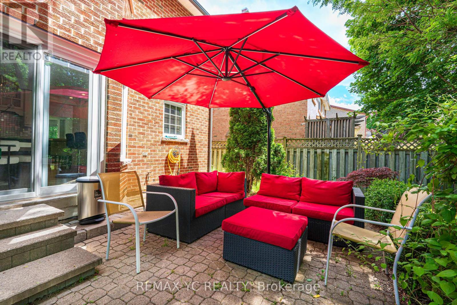 Photo 7 of 67 Fern Valley Crescent, Richmond Hill ON
