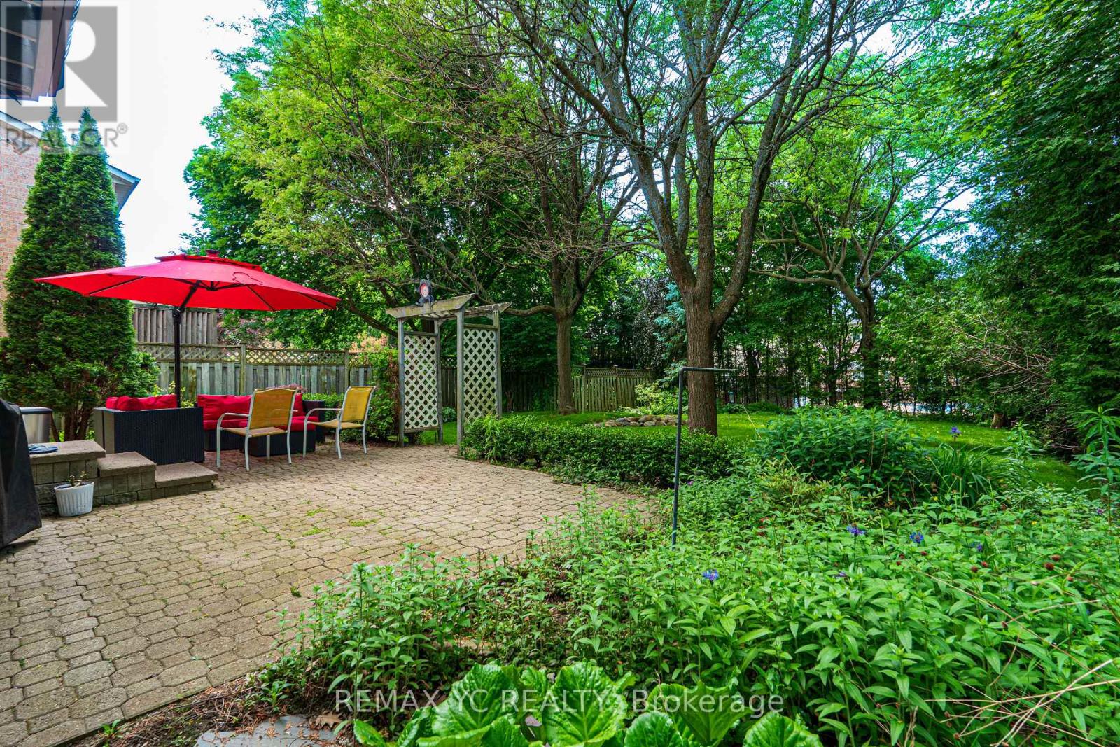 Photo 5 of 67 Fern Valley Crescent, Richmond Hill ON