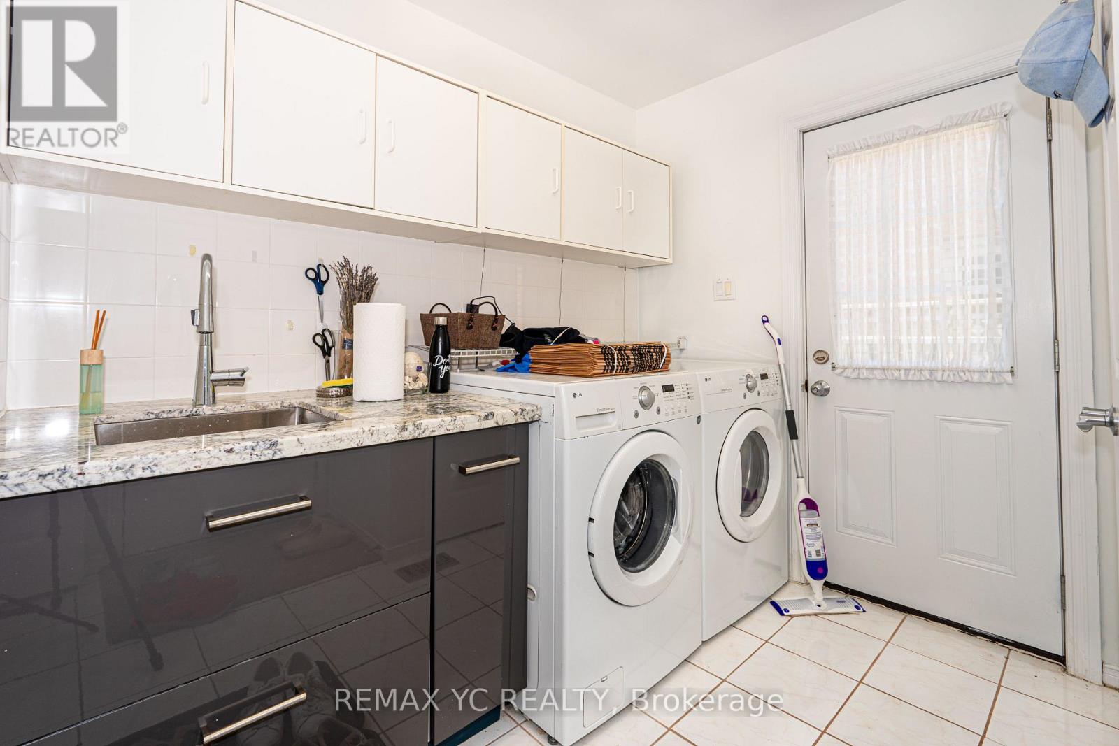 Photo 16 of 67 Fern Valley Crescent, Richmond Hill ON