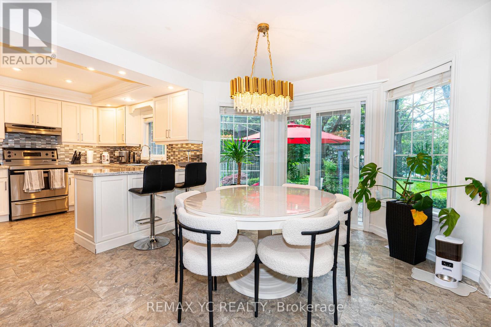 Photo 8 of 67 Fern Valley Crescent, Richmond Hill ON