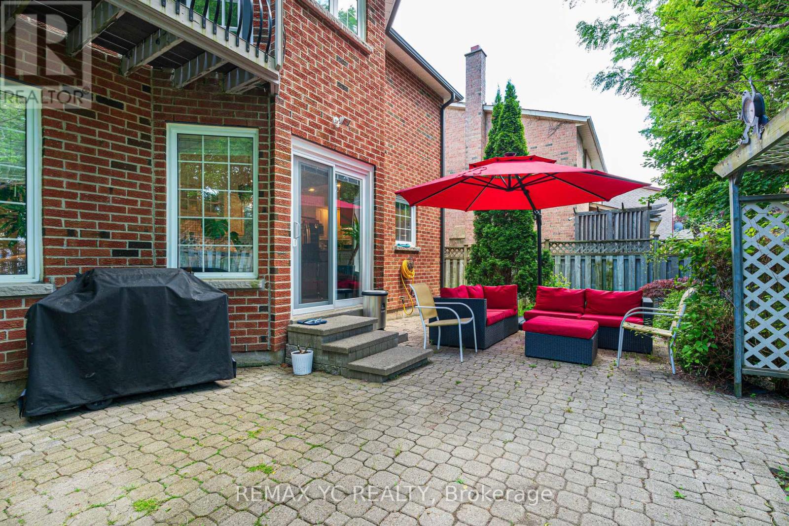 Photo 6 of 67 Fern Valley Crescent, Richmond Hill ON