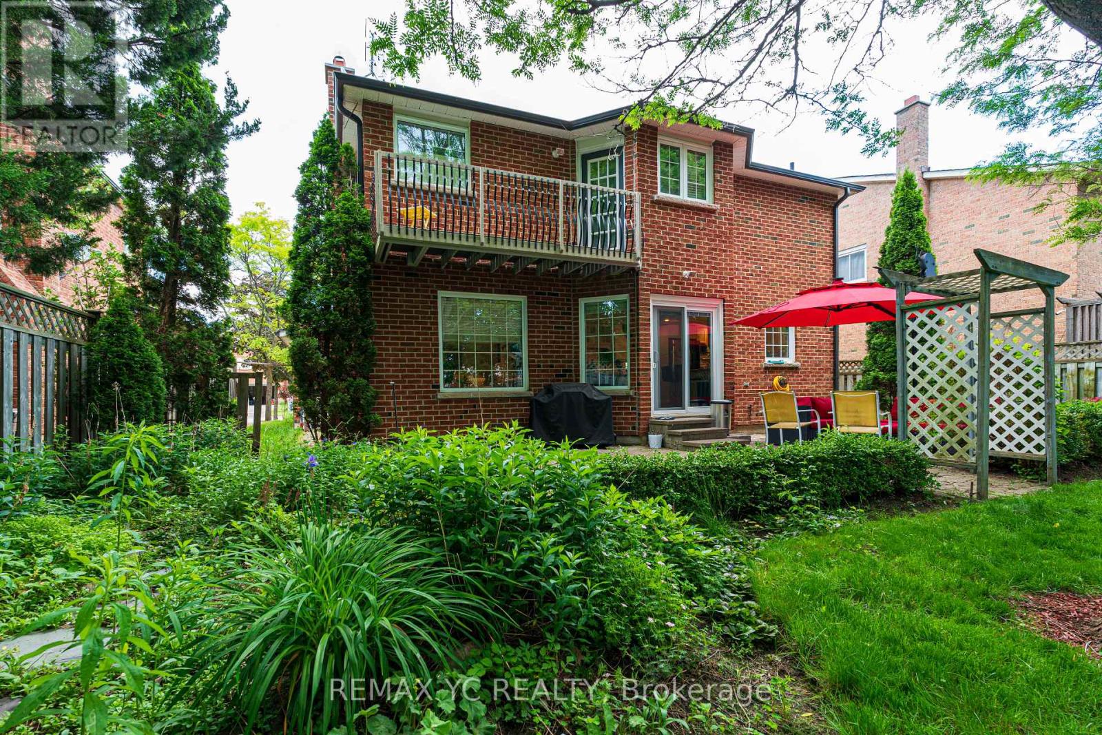 Photo 4 of 67 Fern Valley Crescent, Richmond Hill ON