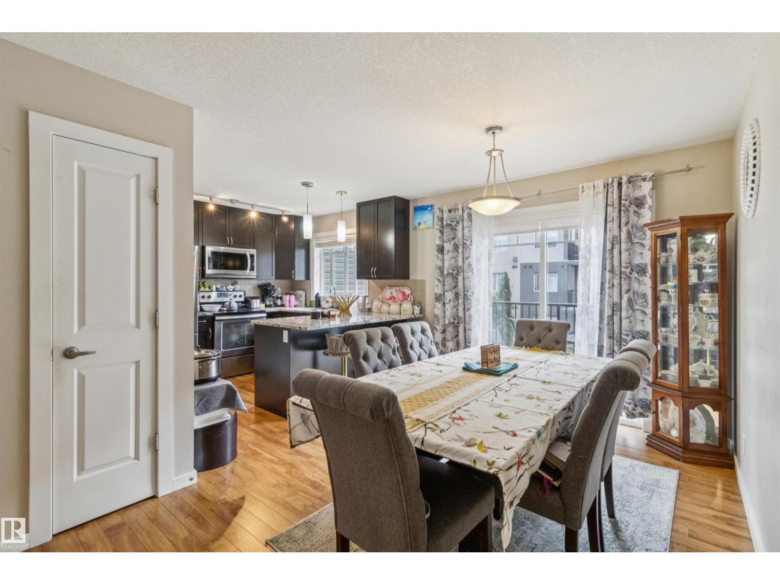 Photo 13 of 33 9515 160 Av Nw, Edmonton AB