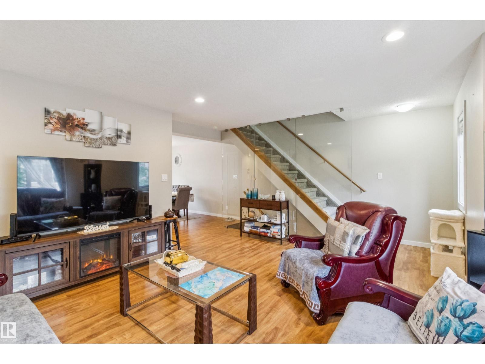 Photo 15 of 33 9515 160 Av Nw, Edmonton AB