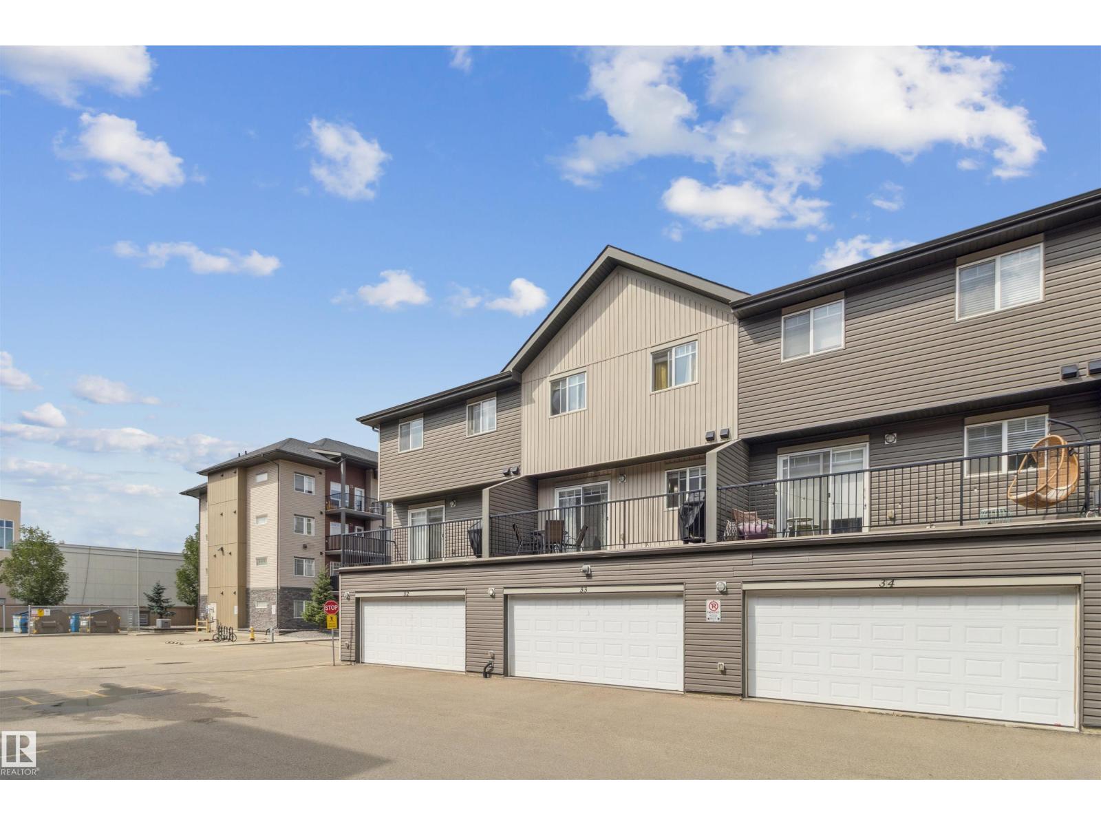 Photo 2 of 33 9515 160 Av Nw, Edmonton AB