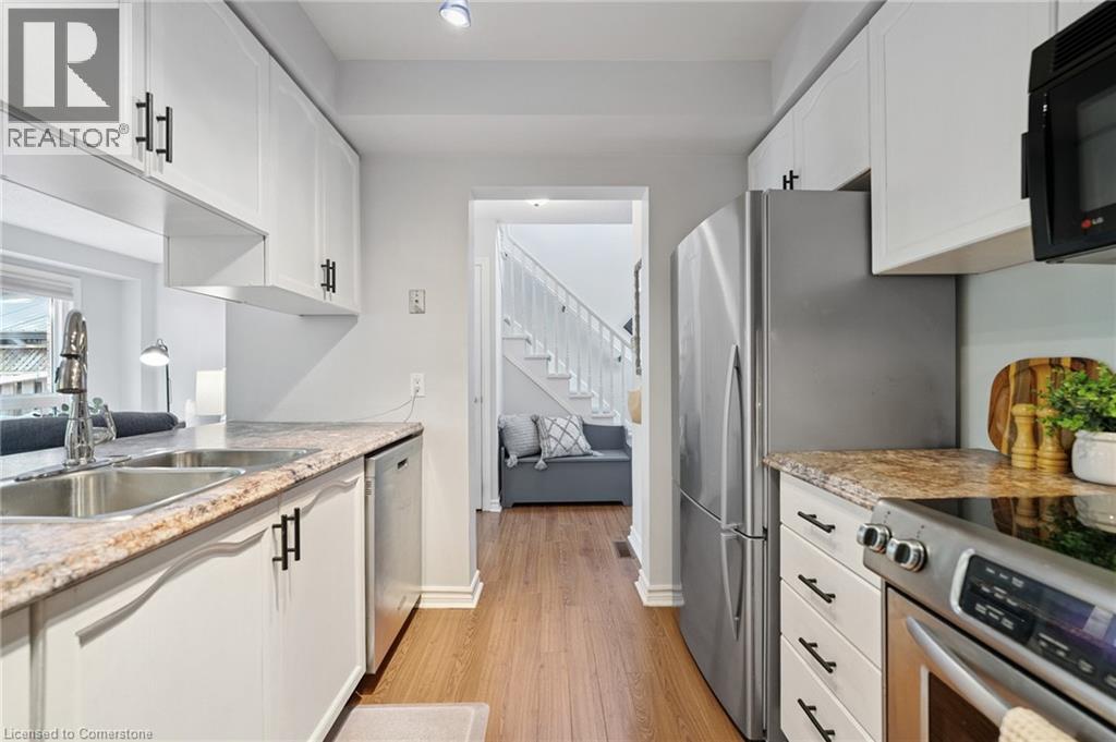 Photo 10 of 33 Walker Court, Grimsby ON