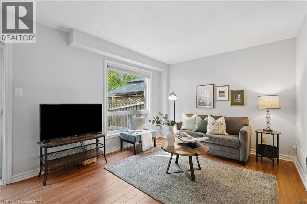 Photo 17 of 33 Walker Court, Grimsby ON