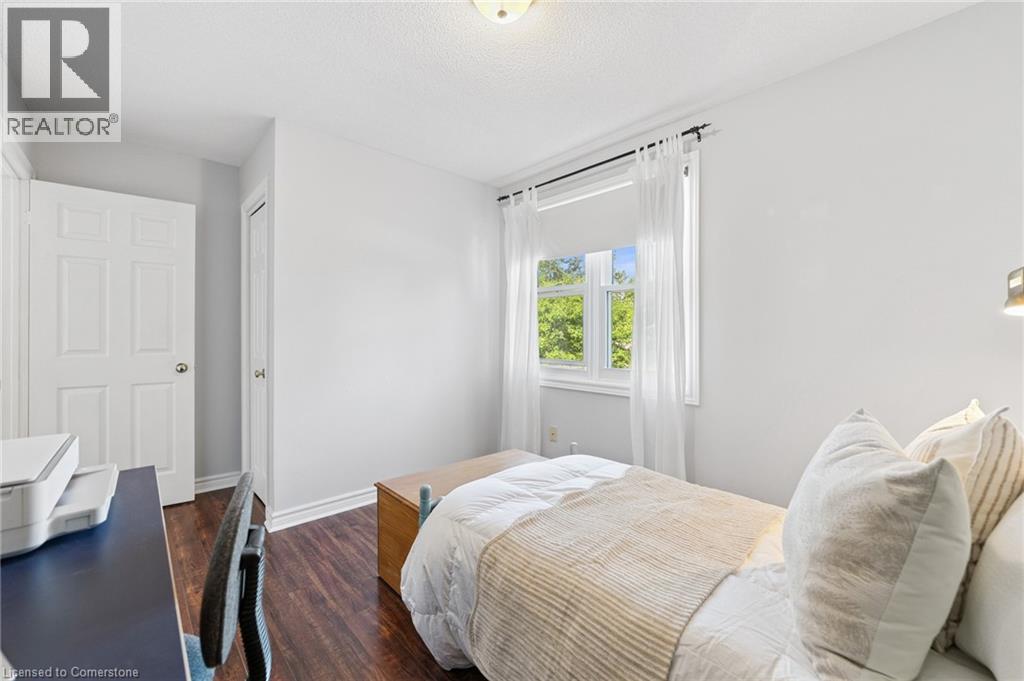 Photo 31 of 33 Walker Court, Grimsby ON
